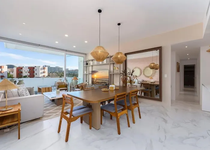 Сasa de vacaciones 3br & Dining Steps Away