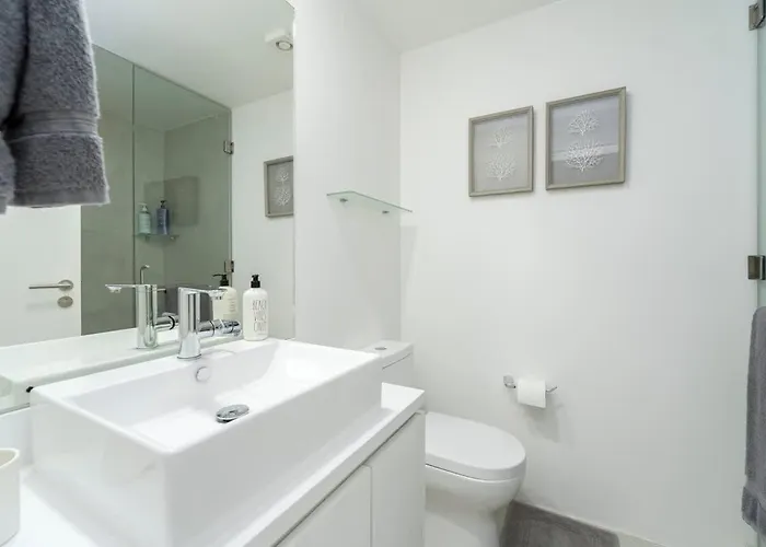 3br & Dining Steps Away Сasa de vacaciones *